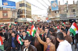 الجماهير تحتفل بيوم العلم في دهوك الجماهير تحتفل بيوم العلم في دهوك