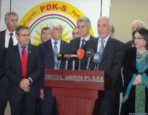 السكرتير العام  للحزب الديمقراطي الكوردستاني  - سوريا مع  الهيئة القيادية في مؤتمر اعلان الحزب الجدبد