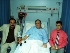   اثناء زيارة عادل اليزيدي في المستشفى