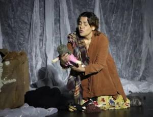  الفنانة والممثلة الكردية كولستان طاهر